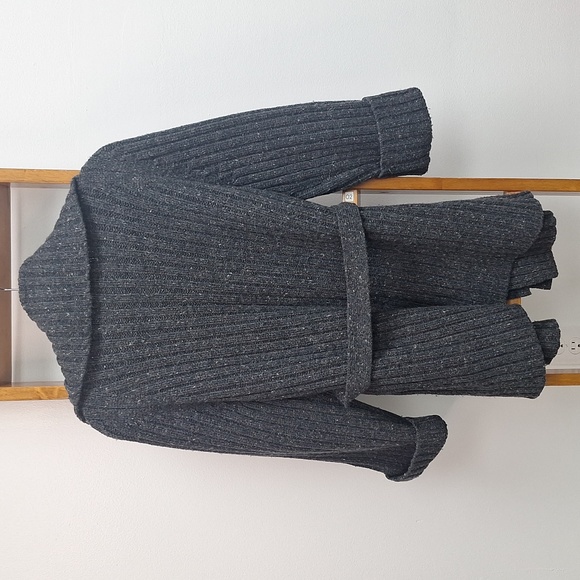 Exquisite Lambswool Tie-Front Sweater with a Luxurious Long Collar Size Small - Picture 5 of 13